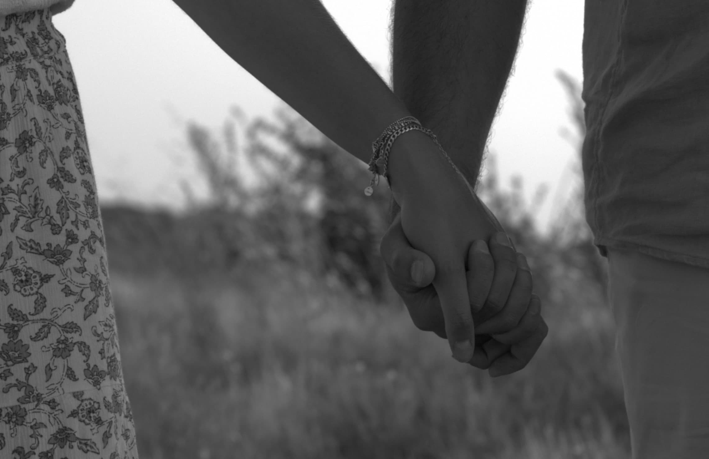 Couple en extérieur